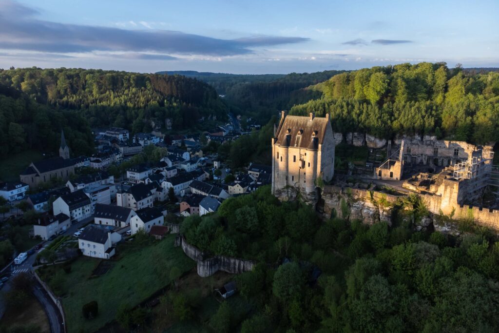 Schloss Larochette Drohnenfotos Drohnenfotos Schloss Larochette Christophe Francois Architekturfotograf